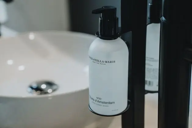 Tek Büyük Yataklı Oda, Ortak Banyo