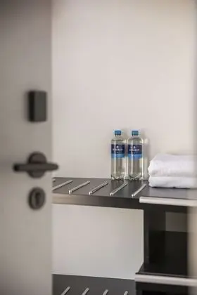 Tek Büyük Yataklı Oda, Ortak Banyo, Kanal Manzaralı