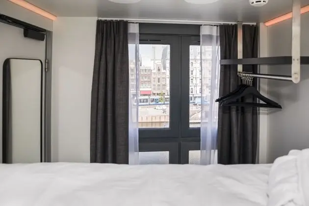 Tek Büyük Yataklı Oda, Ortak Banyo, Kanal Manzaralı