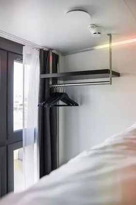 Tek Büyük Yataklı Oda, Ortak Banyo, Kanal Manzaralı