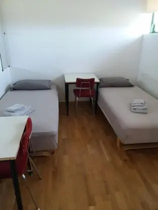 Üç Kişilik Oda, Ortak Banyo