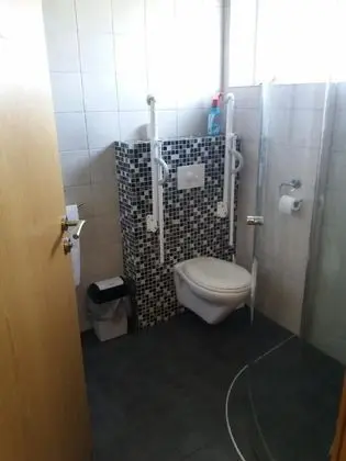 Üç Kişilik Oda, Ortak Banyo