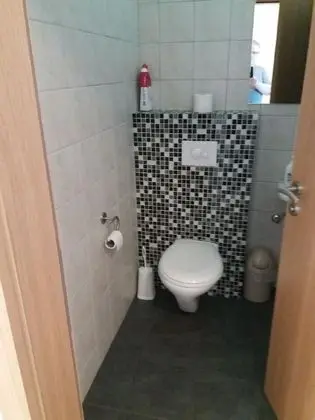 Üç Kişilik Oda, Ortak Banyo