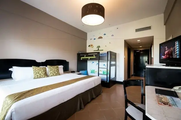 Thistle Family Deluxe (For 2 adults and 2 child)