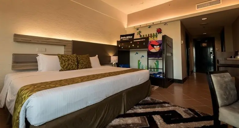 Thistle Family Deluxe (For 2 adults and 2 child)