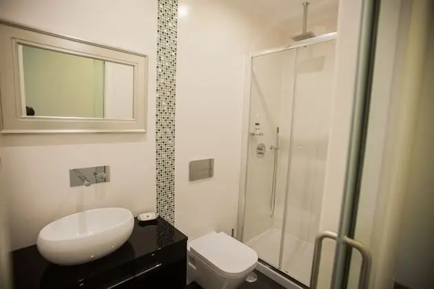 Tek Büyük Yataklı Oda (Castle View)