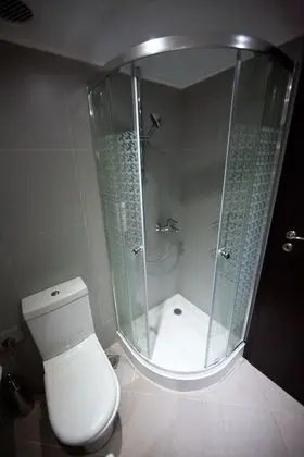 Üç Kişilik Oda