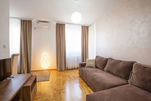 Apart Daire, 1 Büyük (Queen) Boy Yatak ve Çekyat, Sigara İçilmez, Balkon