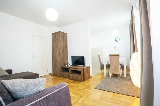Apart Daire, 1 Büyük (Queen) Boy Yatak ve Çekyat, Sigara İçilmez, Balkon