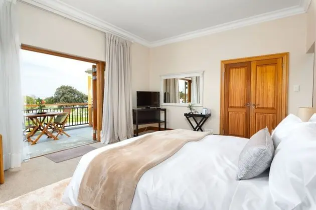 Deluxe Tek Büyük Yataklı Oda, Havuz Manzaralı, Havuz Kenarı