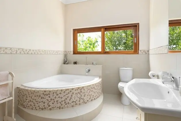 Deluxe Tek Büyük Yataklı Oda, Havuz Manzaralı, Havuz Kenarı