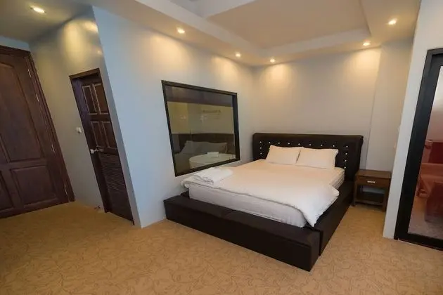 Deluxe Double Room (Bathtub)
