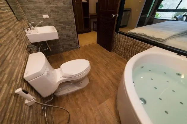 Deluxe Double Room (Bathtub)