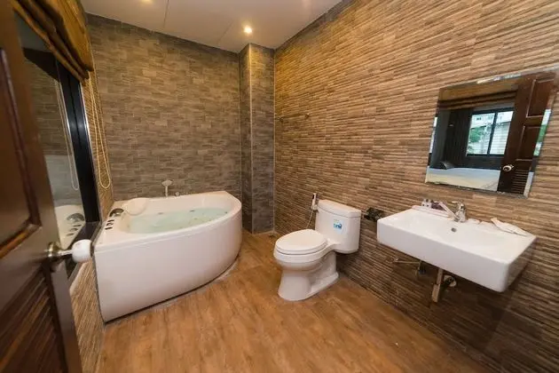Deluxe Double Room (Bathtub)