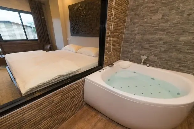 Deluxe Double Room (Bathtub)