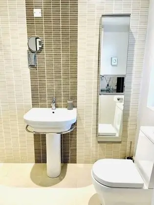 Tek Büyük veya İki Ayrı Yataklı Oda, Banyolu/Duşlu
