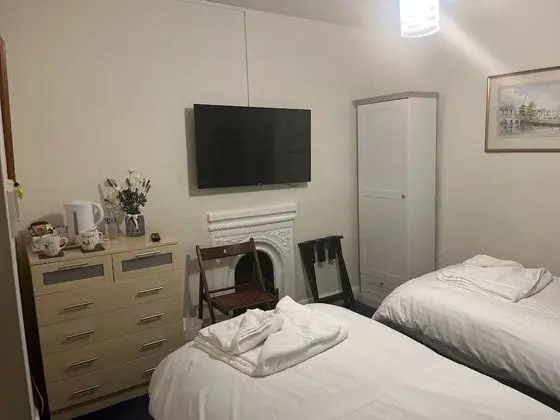 İki Ayrı Yataklı Oda, Banyolu/Duşlu