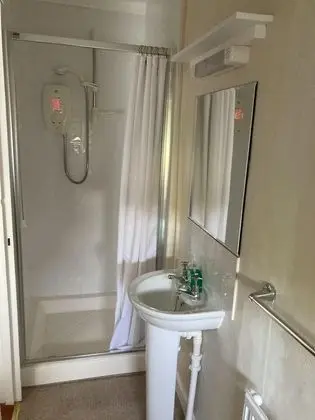 Tek Büyük Yataklı Oda, Banyolu/Duşlu