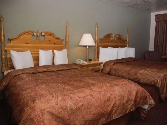 Two Queen Bed Motel Unit