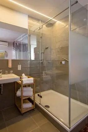 Comfort Tek Büyük Yataklı Oda