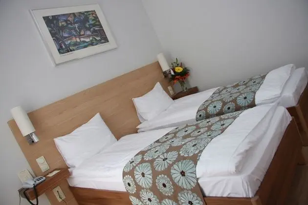 Comfort Tek Büyük veya İki Ayrı Yataklı Oda