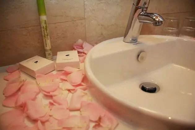 Comfort Tek Büyük veya İki Ayrı Yataklı Oda