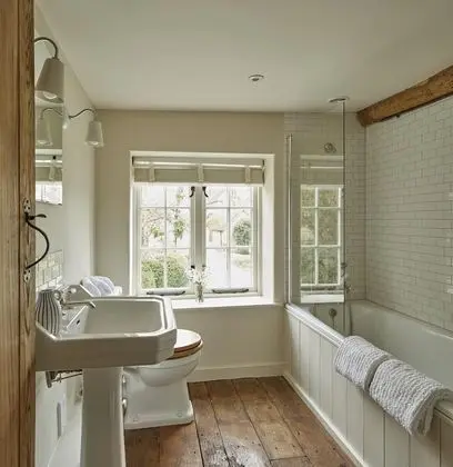 Kır Evi, Özel Banyo (Orchard House)