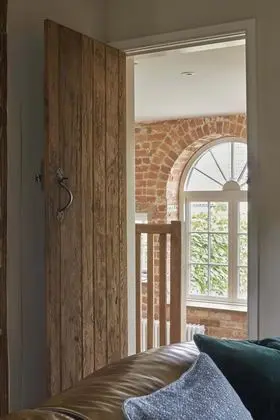 Kır Evi, Özel Banyo (Orchard House)