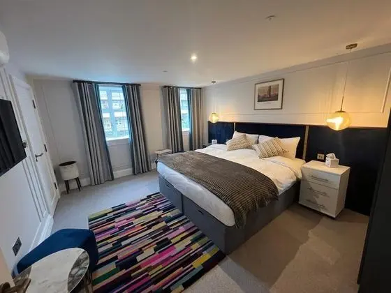 Luxury Tek Büyük Yataklı Oda