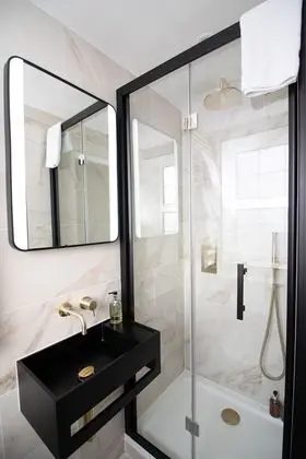 Luxury Tek Büyük Yataklı Oda