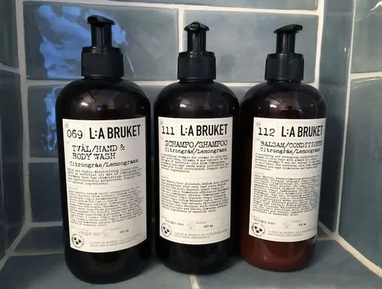 Deluxe Tek Büyük Yataklı Oda, Özel Banyo, Bahçe Manzaralı (Saffron)