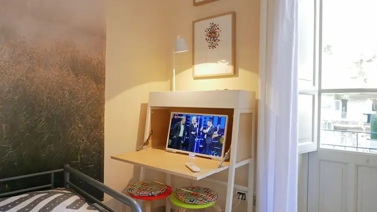İki Ayrı Yataklı Oda, Ortak Banyo