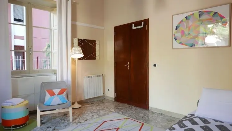 İki Ayrı Yataklı Oda, Ortak Banyo