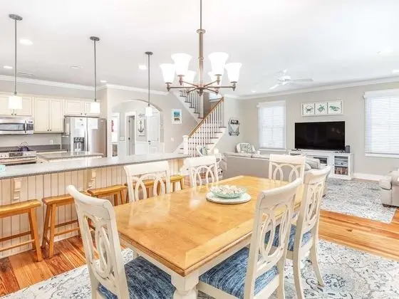 Ev, Birden Çok Yatak, Havuz Kullanımı, Havuz Manzaralı