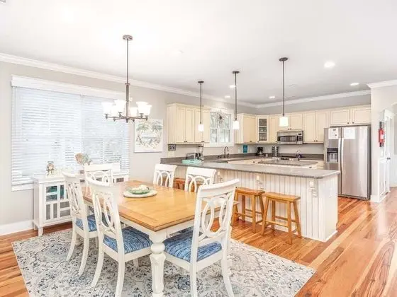 Ev, Birden Çok Yatak, Havuz Kullanımı, Havuz Manzaralı