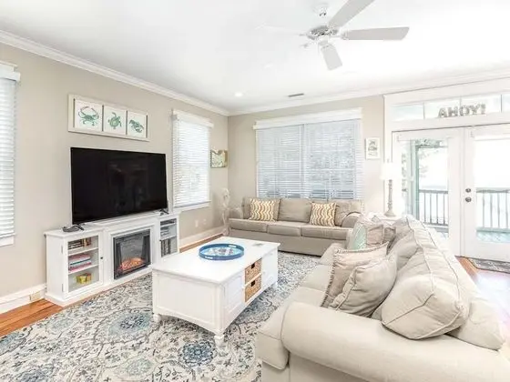 Ev, Birden Çok Yatak, Havuz Kullanımı, Havuz Manzaralı