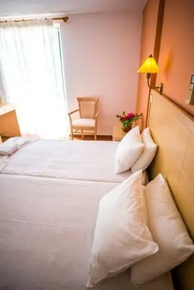Comfort Tek Büyük veya İki Ayrı Yataklı Oda