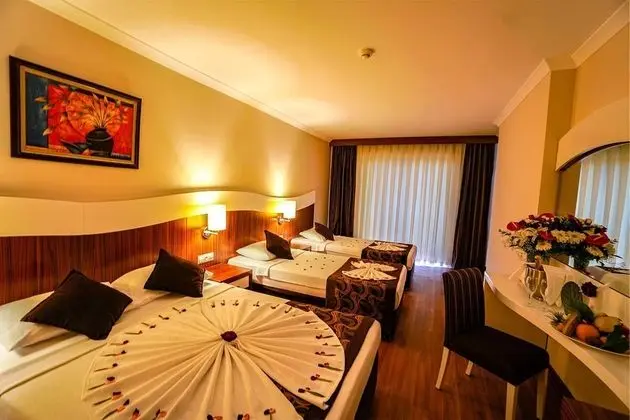 https://imagessl.etstur.com/files/images/hotelImages/TR/98309/l/Throne-Beach-Resort---Spa-Oda-285818.jpg