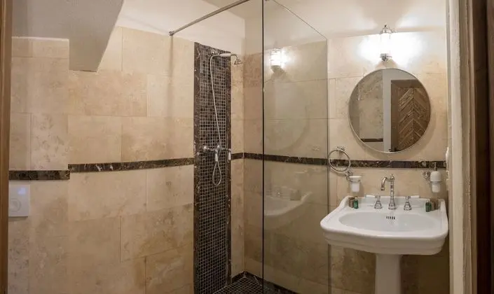 Comfort Tek Büyük veya İki Ayrı Yataklı Oda