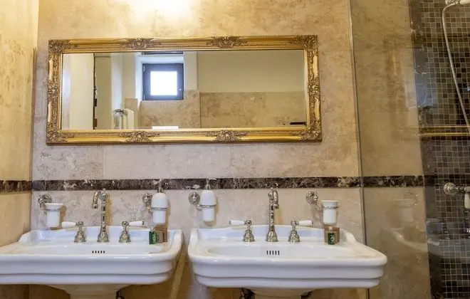 Superior Tek Büyük veya İki Ayrı Yataklı Oda