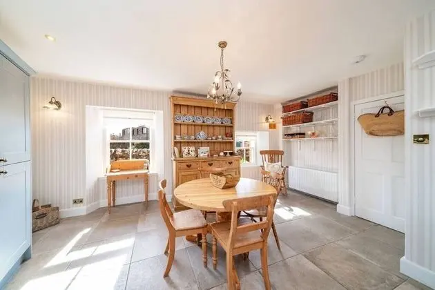 Ev