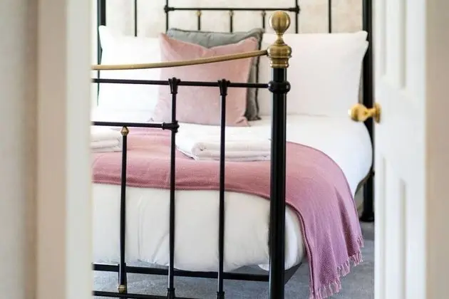 Ev