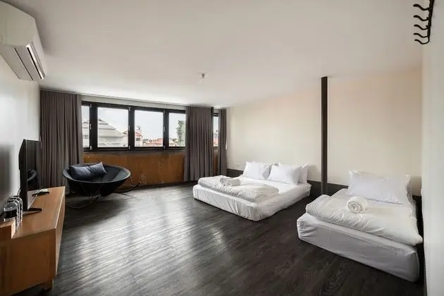 Private Family Room - Shared Bathroom