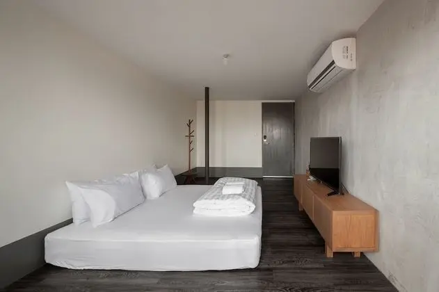 Private King Bed Room - Shared Bathroom