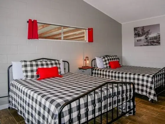Comfort Tek Kişilik Oda, 2 Büyük (Queen) Boy Yatak, Göl Manzaralı