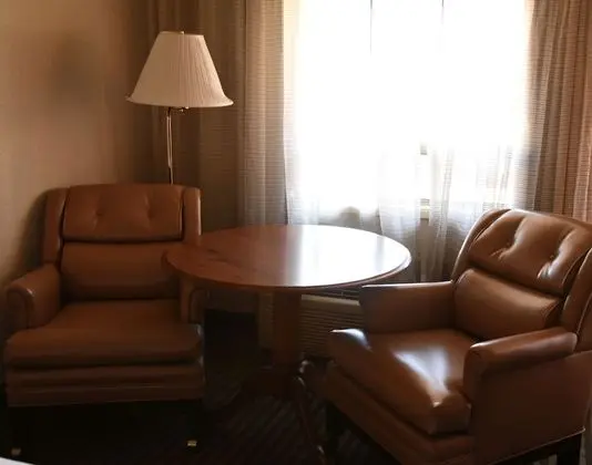 1 Queen Bed Non Smoking (Pet Friendly)