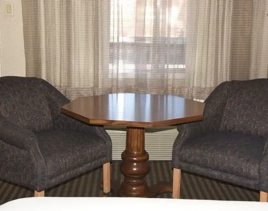 1 Queen Bed Non Smoking (Pet Friendly)
