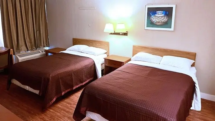 Oda, 2 Çift Kişilik Yatak, Sigara İçilebilir, Buzdolabı ve Mikrodalga