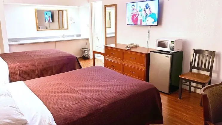 Oda, 2 Çift Kişilik Yatak, Sigara İçilebilir, Buzdolabı ve Mikrodalga