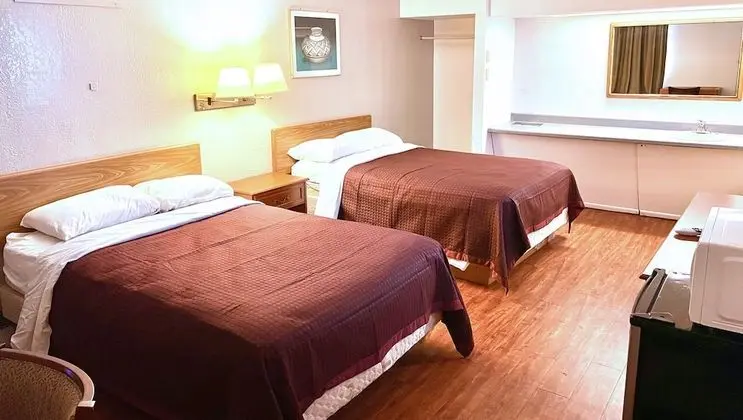 Oda, 2 Çift Kişilik Yatak, Sigara İçilebilir, Buzdolabı ve Mikrodalga